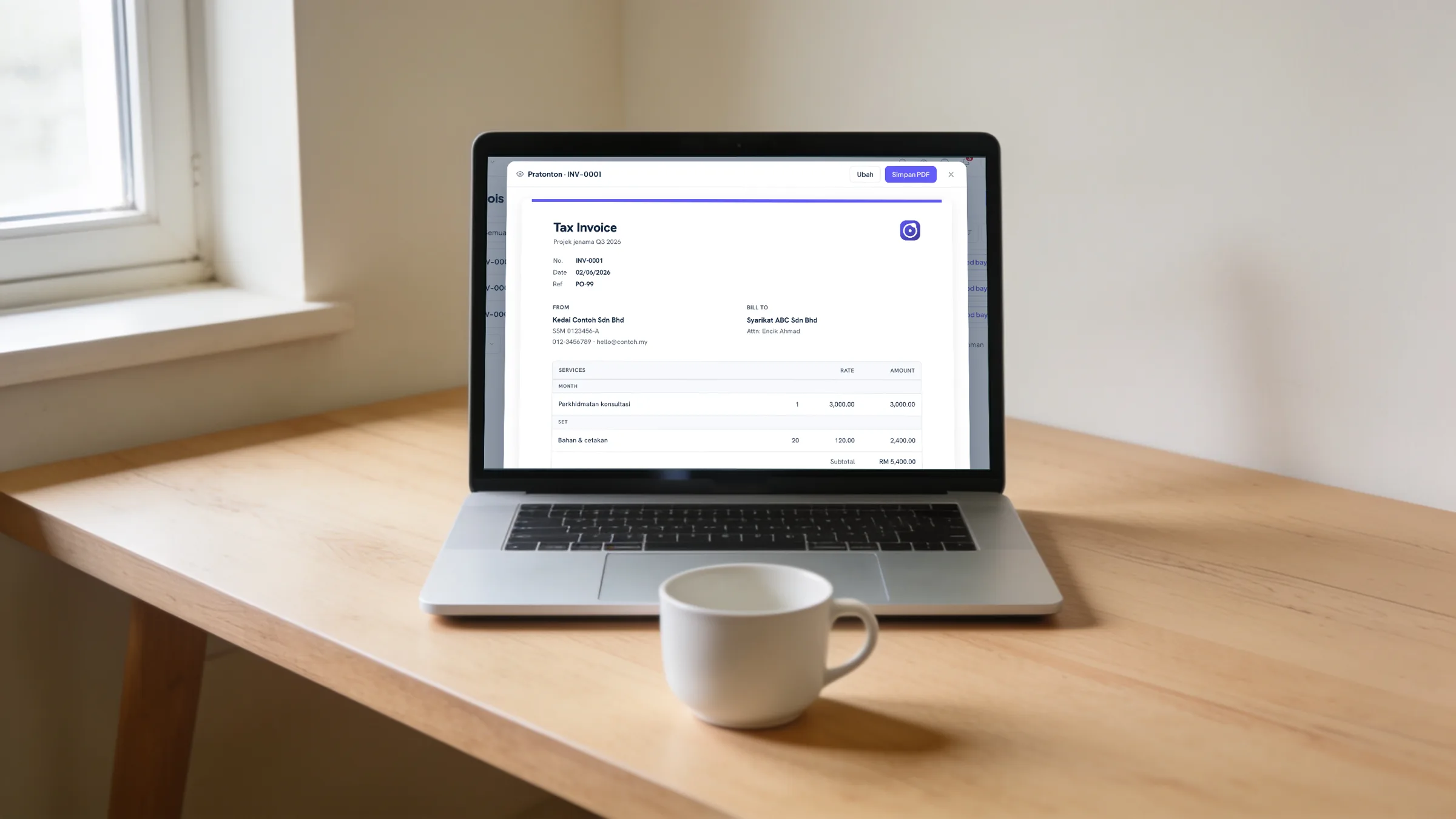 Komputer riba di atas meja kayu pada waktu pagi memaparkan pratonton invois cukai Orbit Finance, INV-0001 bernilai RM 5,400.00